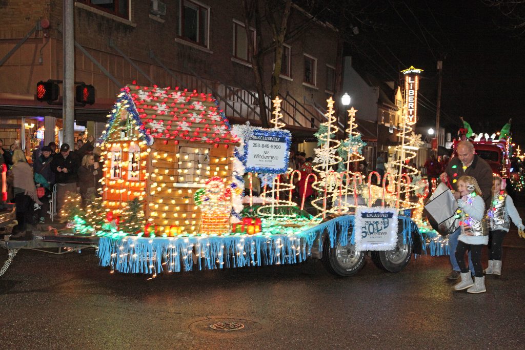 Lighted Santa Parade Puyallup Main Street Association